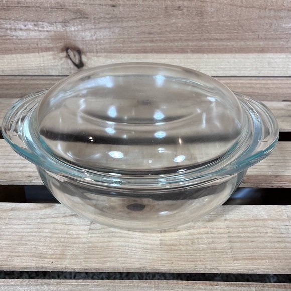 Vintage Pyrex Ovenware Bowl with Lid, 1 1/2 Quart, Clear Made in USA - Picture 4 of 11